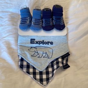 Tahari - 2 Bootie Sets & 2 Bandana Bibs
